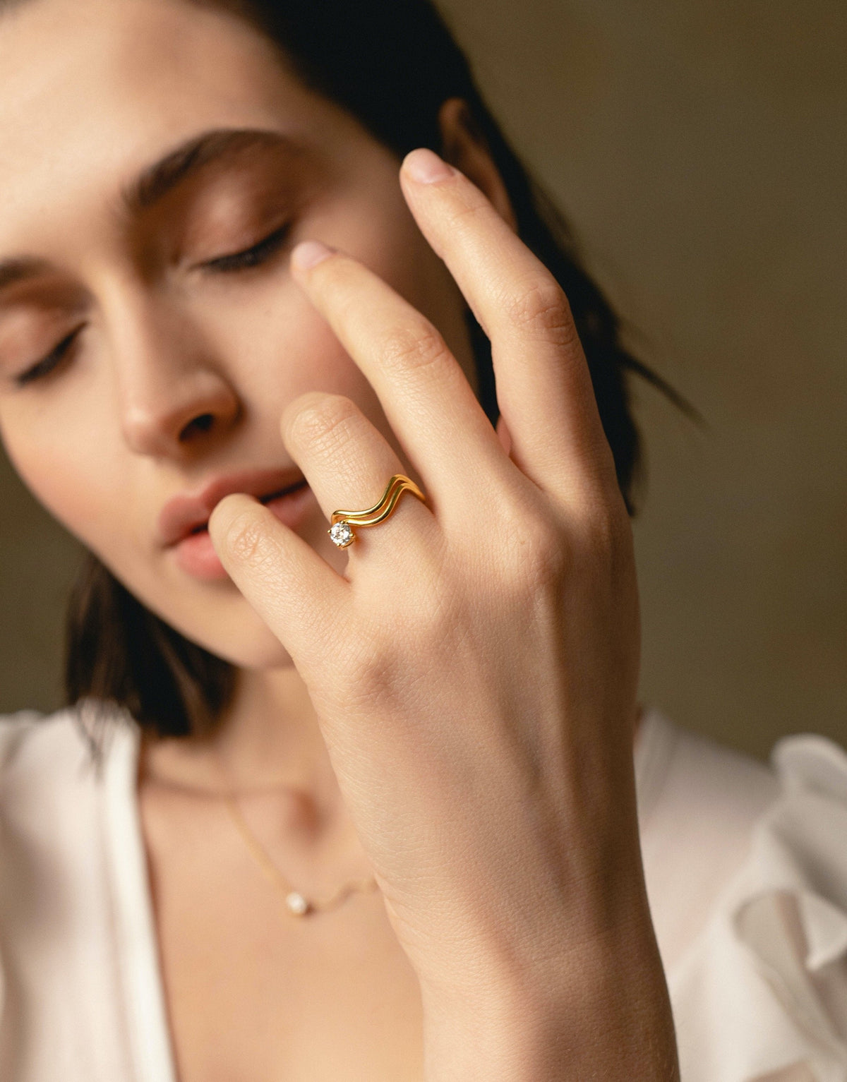 Woman wearing double petite comete round star diamond ring