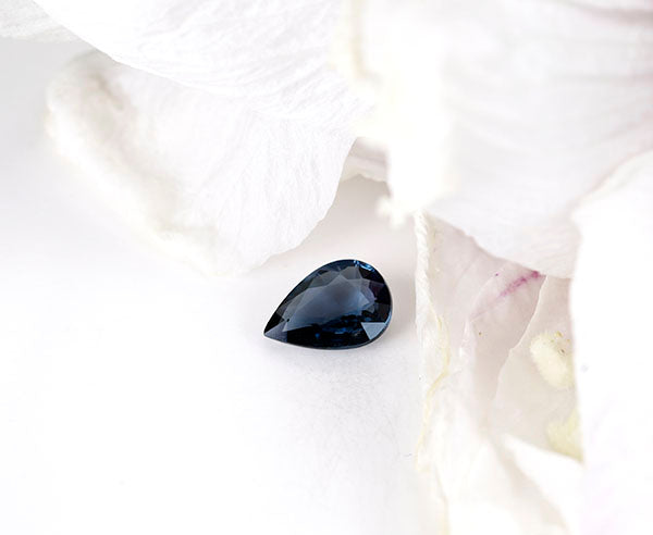 PETITE COMETE Spinel EARCUFF