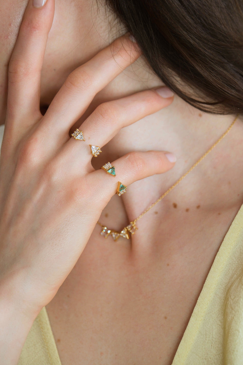 Model wearing Atlante Emeral and Diamond rings with the Atlante Diamond necklace H