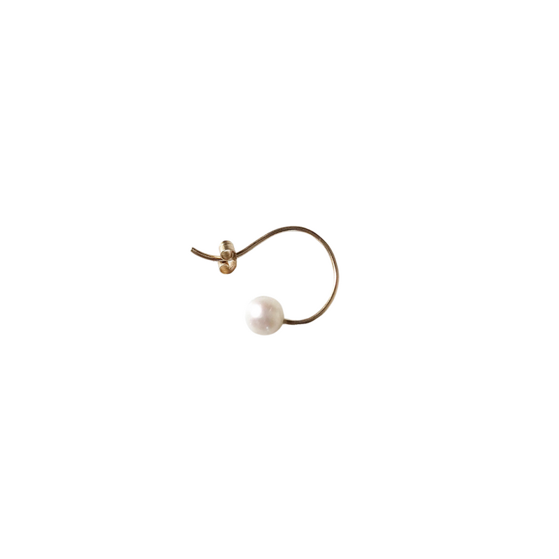 One Pearl Hoop Earring 9K yellow gold pearl by Nayestones, Belgian fine jewelry.  Nayestones