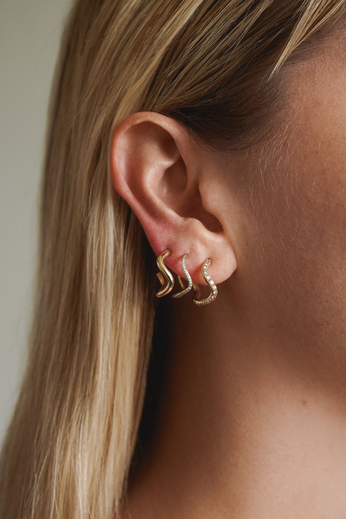 PETITE COMETE MEDIUM EARRINGS paired with petite comete pavé earrings by Nayestones, Belgian Fine jewelry.