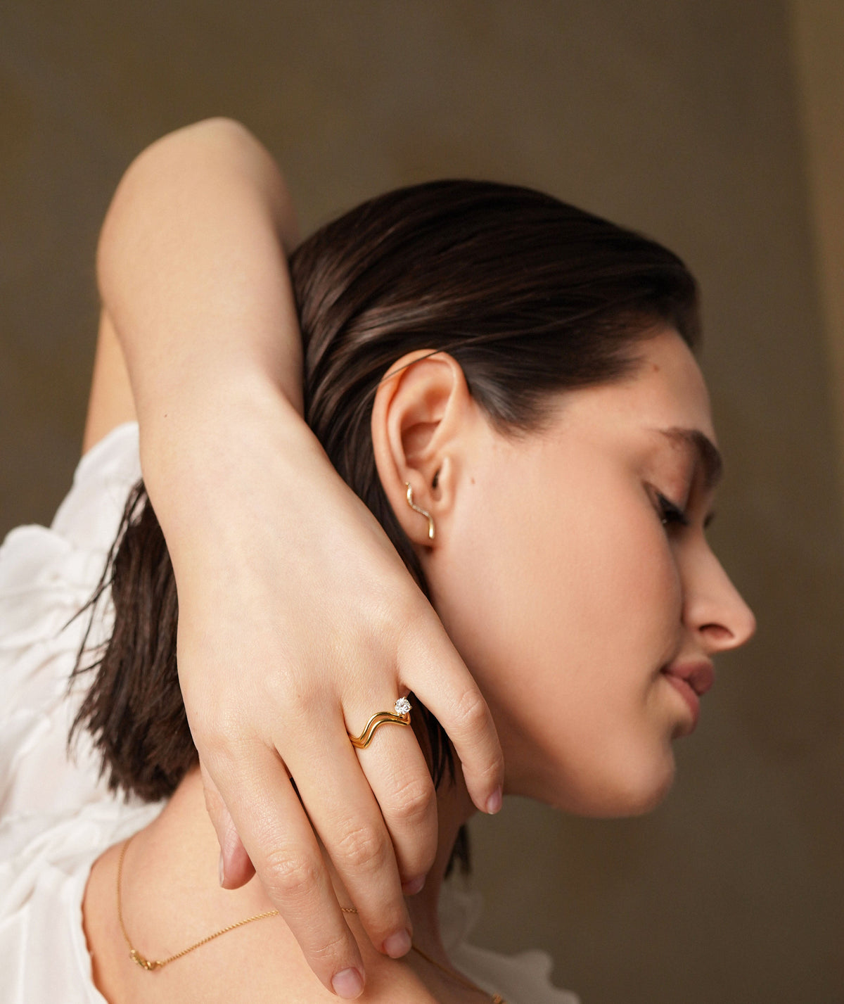 Innovative Nayestones 18K sustainable gold ring featuring a 0.25ct solitaire diamond and diamond pave setting. Versatile design permits wearing the stone on either side of the finger, offering a distinctive contemporary style. Crafted by Creative Fine Jewelry in Antwerp