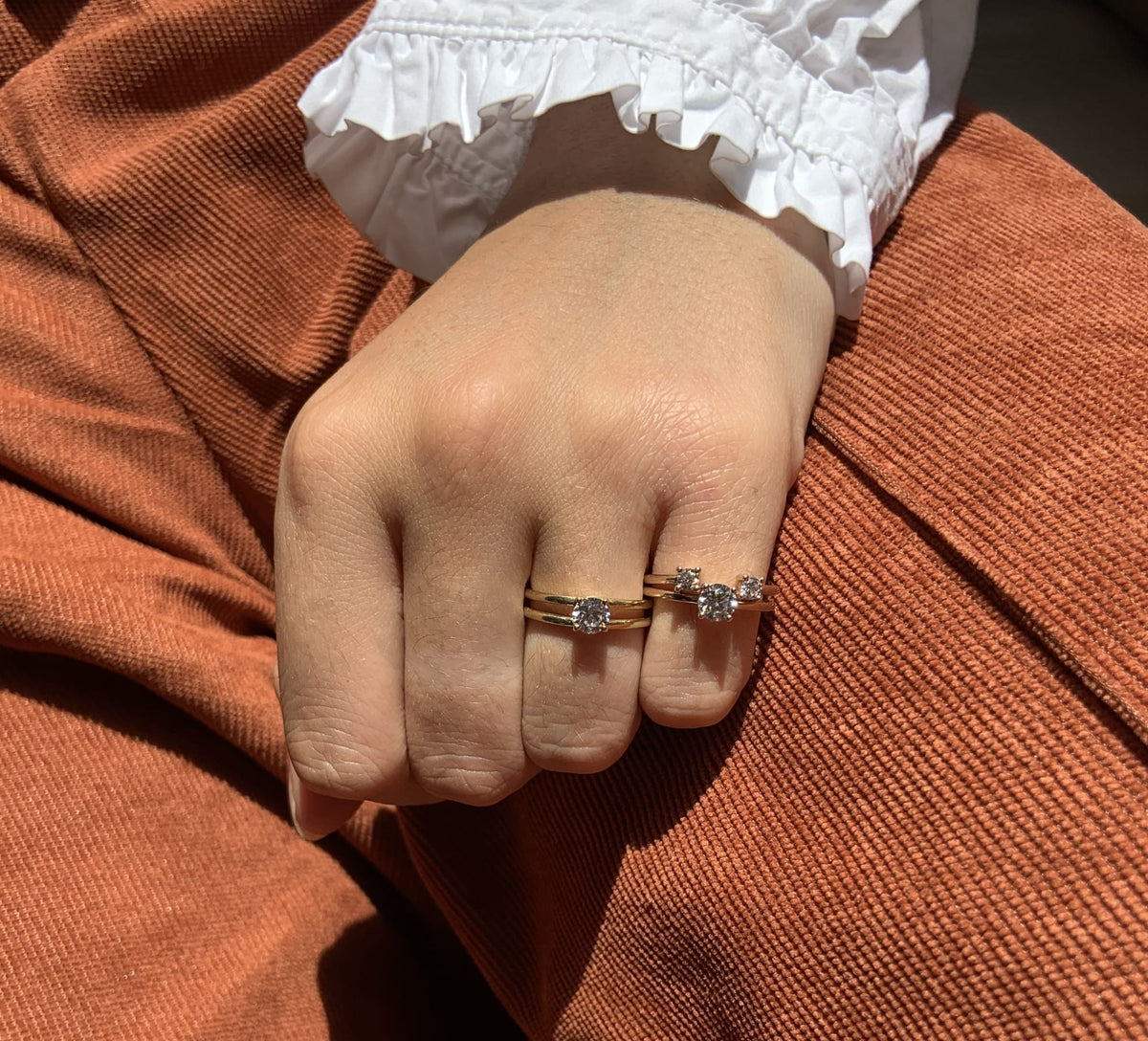 Double band promise ring in 18K yellow gold with 0.75 carat diamond by Nayestones, Belgian fine jewelry brand.