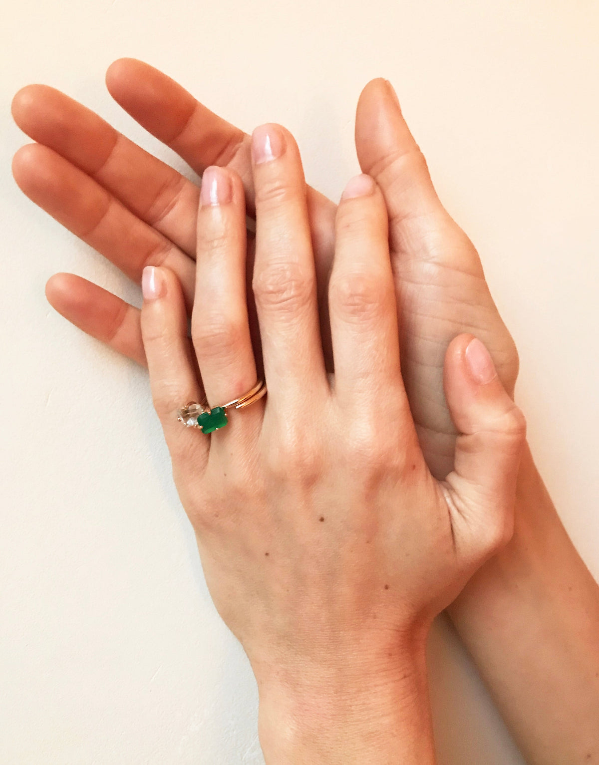 Octogone Ring in 9K yellow gold with an octagon cut green onyx by Nayestones, Belgian fine jewelry.
