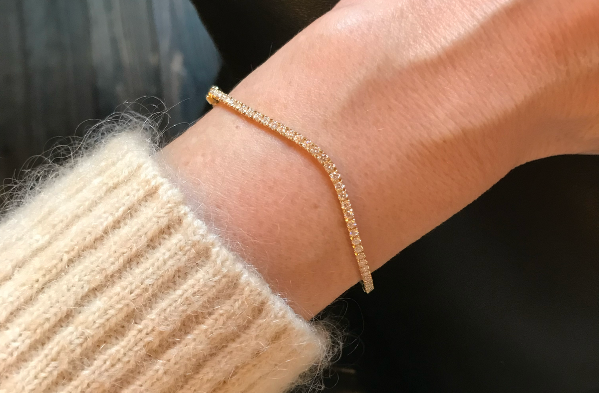 Petite Comete Diamond Bracelet in 18k yellow gold by Nayestones Belgian fine Jewelry.