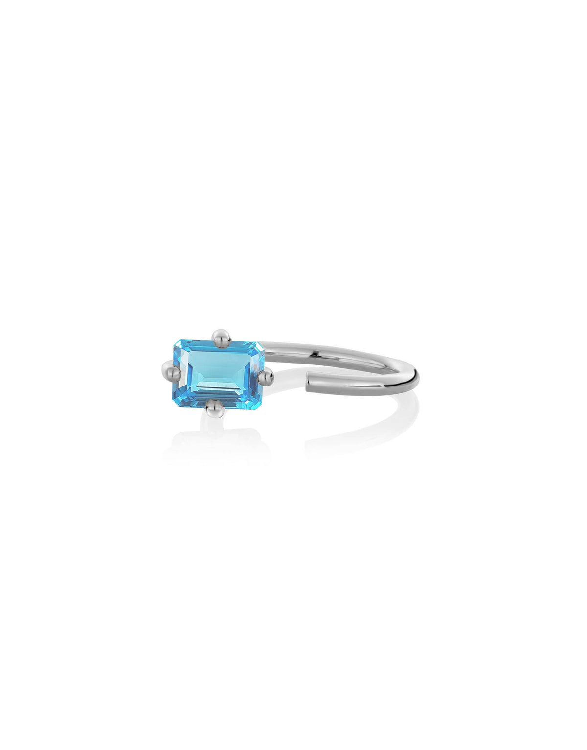 Octogone Ring in 9K white gold with an octagon cut swiss blue topaz by Nayestones, Belgian fine jewelry.