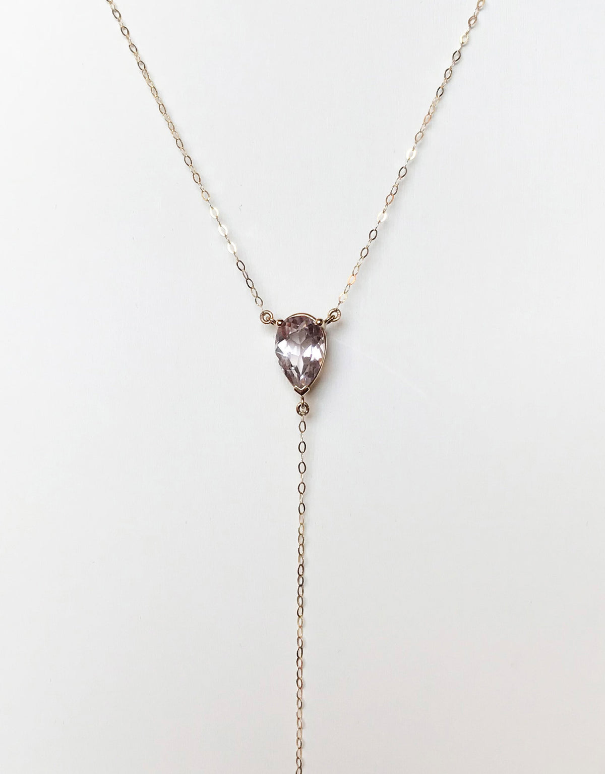 Bloom Necklace in 9k yellow gold with a pear-cut purple amethyst by Nayestones, Belgian fine jewelry.