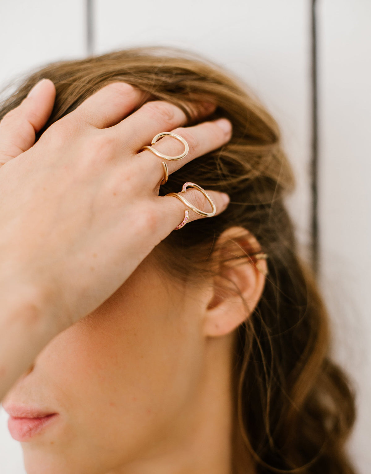 Curl Ring in yellow 9K yellow gold by Nayestones, Belgian fine jewelry.