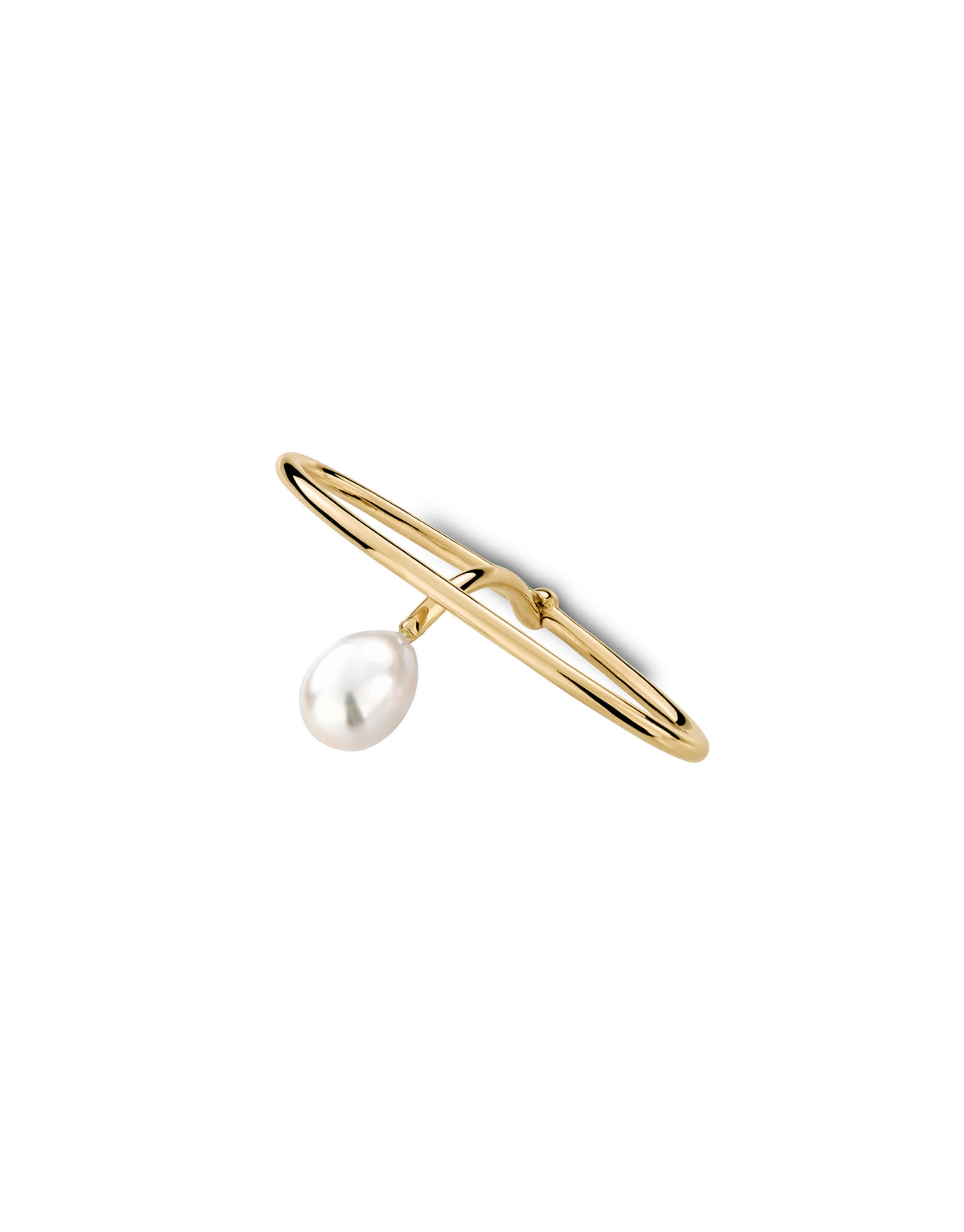 Julia Double ring in 9K yellow gold with a pearl between the fingers by Nayestones, Belgian fine jewelry.