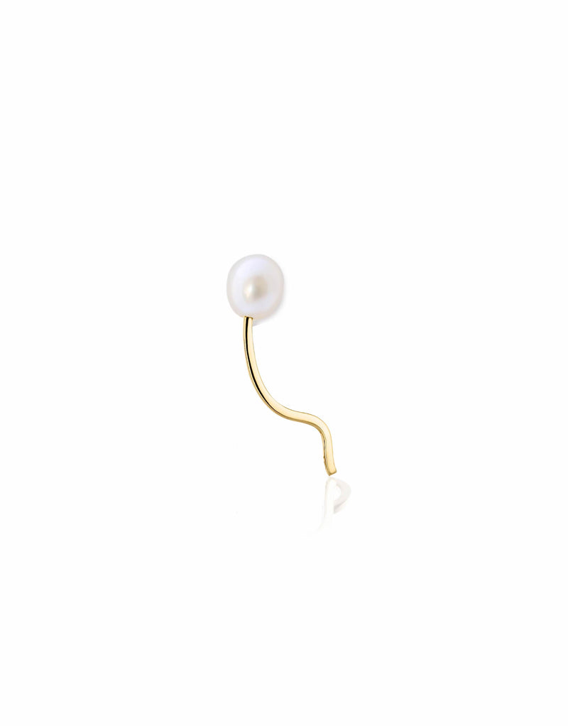 Lina Big Earring in 18K yellow gold with a pearl by Nayestones, Belgian fine jewelry.  Nayestones