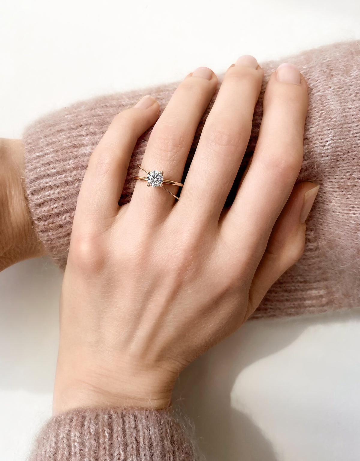 Moon Ellipse engagement ring in 18k yellow gold with a 0.75 carats diamond by Nayestones, Belgian fine jewelry.
