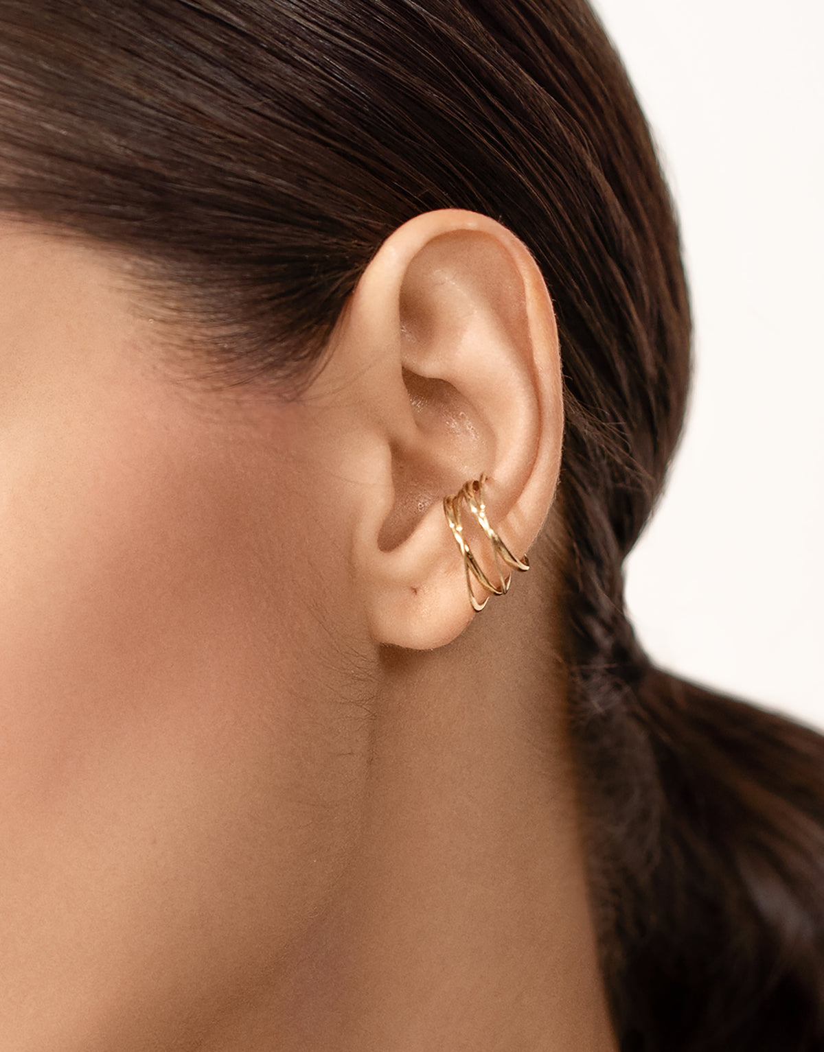 Moon Ellipse small earcuff in 14k and 18k yellow gold by Nayestones, Belgian fine jewelry.