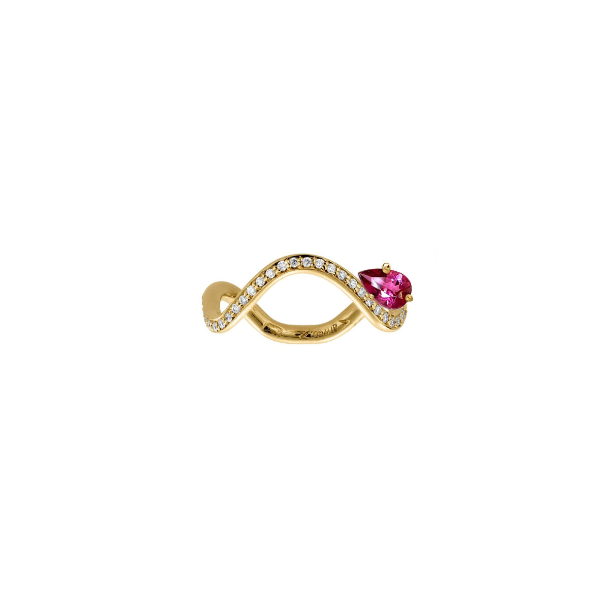 Petite Cométe ring in 18K yellow gold with diamond pavé and a pear pink tourmaline by Nayestones. Belgian fine jewelry.