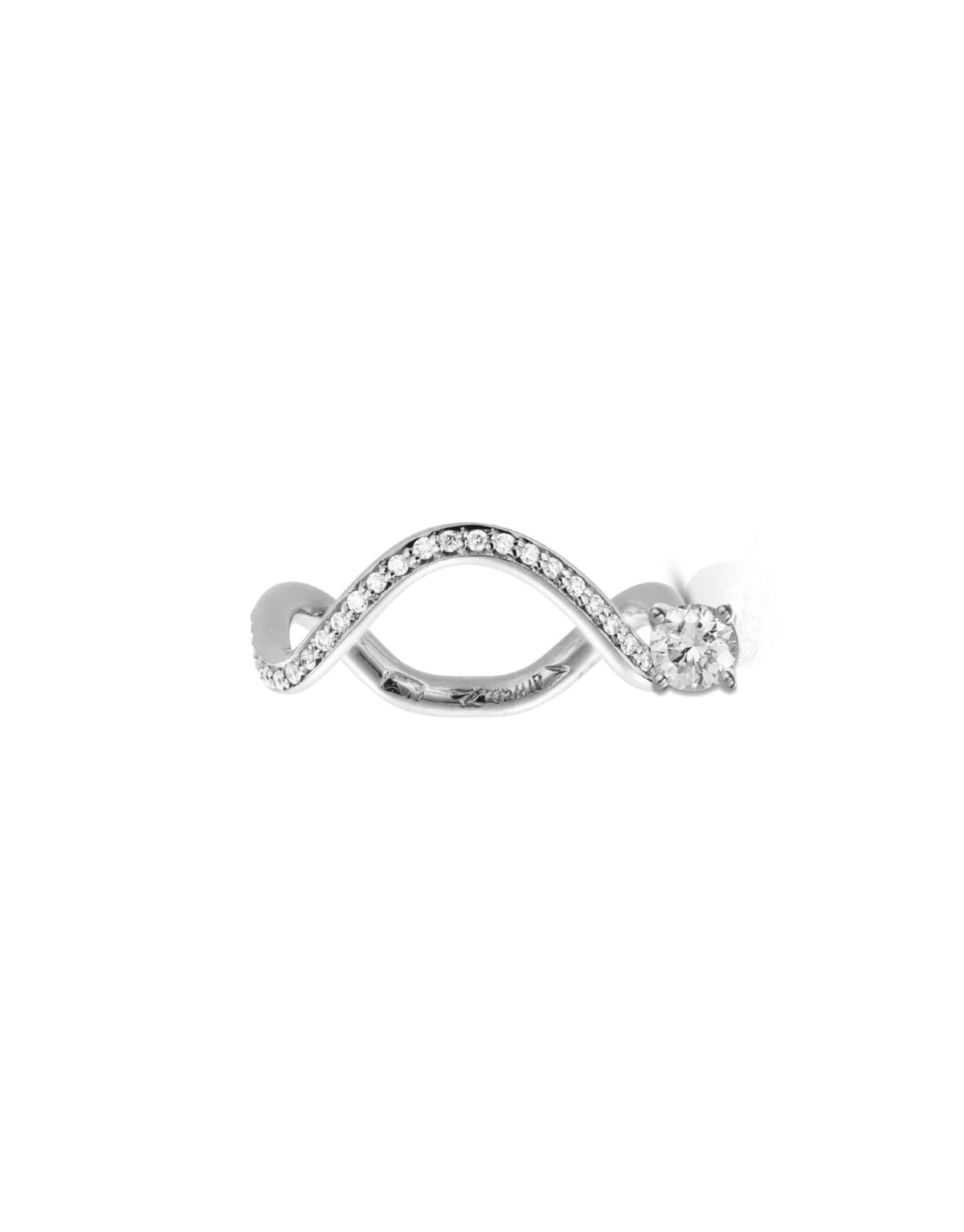 Petite comete engagement ring in 18k white gold and a 0.25 carats round diamond and pavé diamond by Nayestones, Belgian creative jewelry.