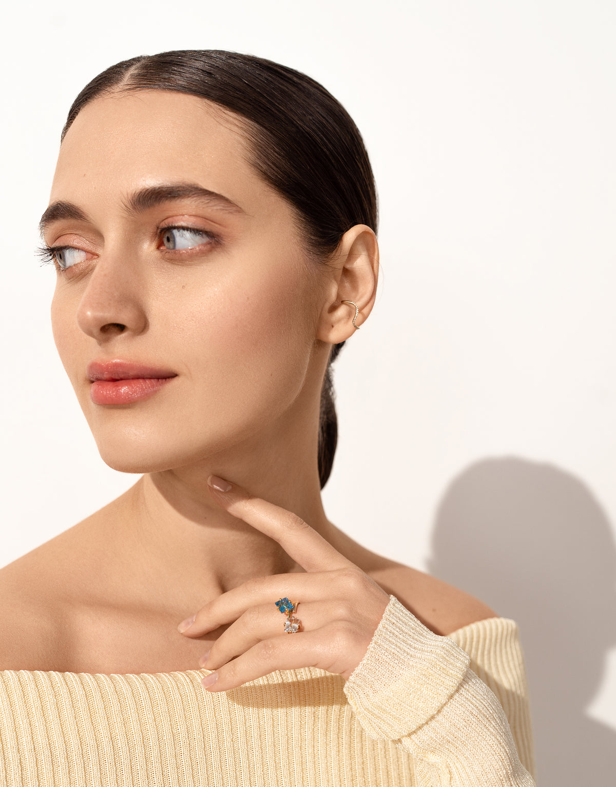 Signature Square Ring in 9K yellow gold with a square-cut blue or white topazby Nayestones, Belgian Fine Jewelry.