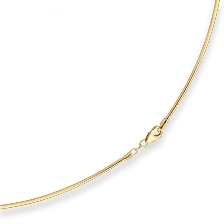 A closer look of OMEGA CHAIN in yellow gold.