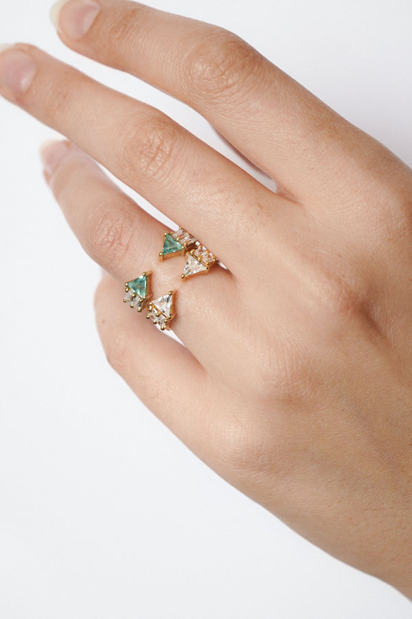 Stacked Atlante rings one with diamonds and one with emeralds in 18k gold, accentuated by four stunning white diamond baguettes by Nayestones, Belgian fine jewelry. Nayestones