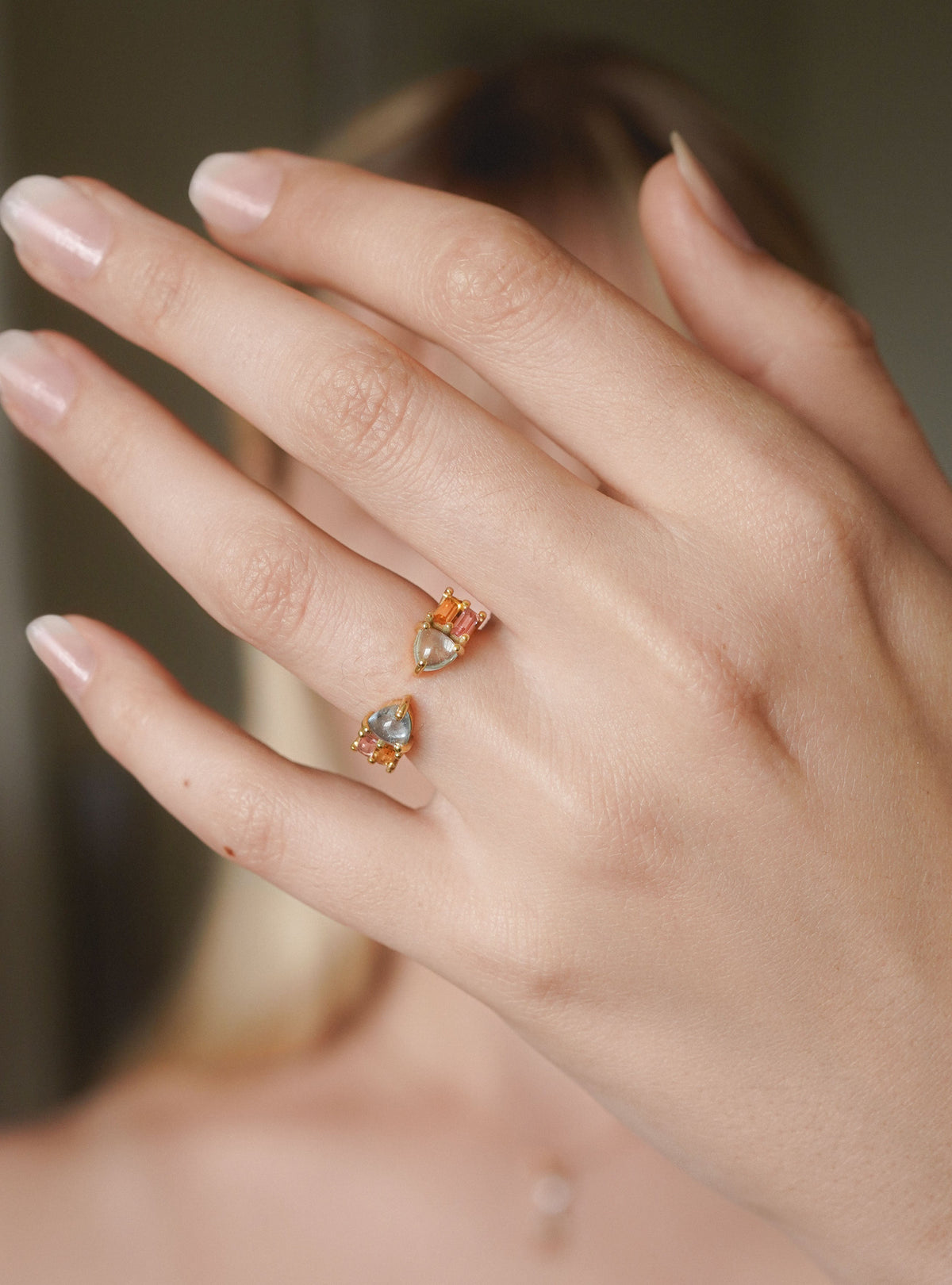 Atlante Ring in 18k yellow gold with two Aquamarine stones, two tourmaline baguettes and two citrine baguettes by Nayestones, Belgian Fine Jewelry.