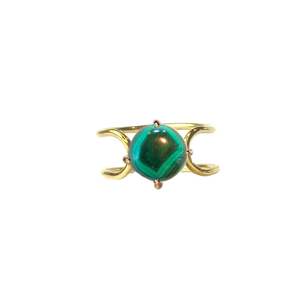 Double C small cabochon in 14k yellow gold with a round cut malachite stone by Nayestones, Belgian Fine Jewelry. 