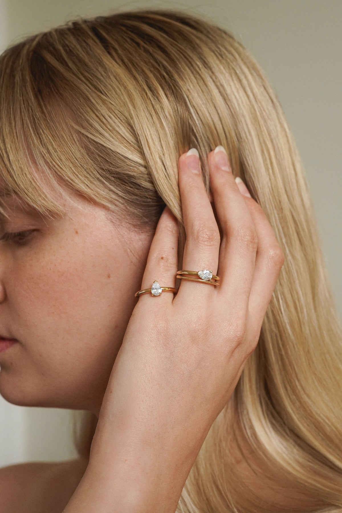 Refined Nayestones Creation: 18K Recycled Gold Ring showcasing Elegant Pear White Diamonds, totaling 0,75 Carats. Perfect for an engagement and wedding ring. Made in Antwerp, Belgium