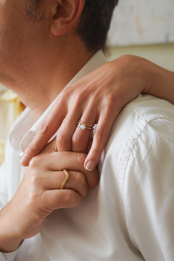 Petite Comete men ring in 14k yellow gold by Nayestones, Belgian fine jewelry.  Nayestones