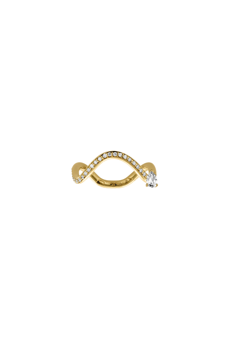 Petite comete engagement ring in 18k yellow gold and a 0.25 carats diamond and pavé diamond by Nayestones, Belgian creative jewelry.  Nayestones