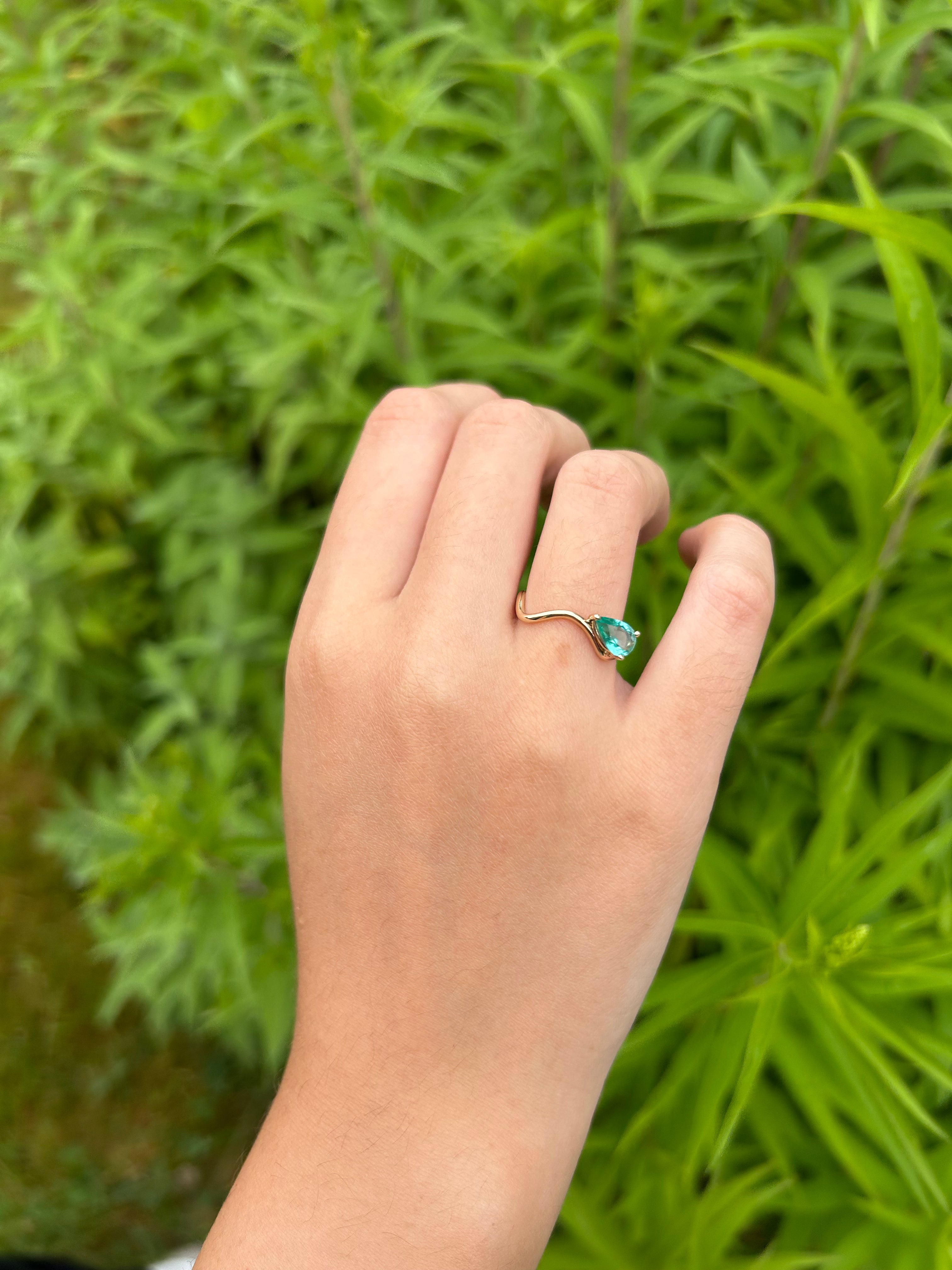 Petite Comete Stella Emerald Ring