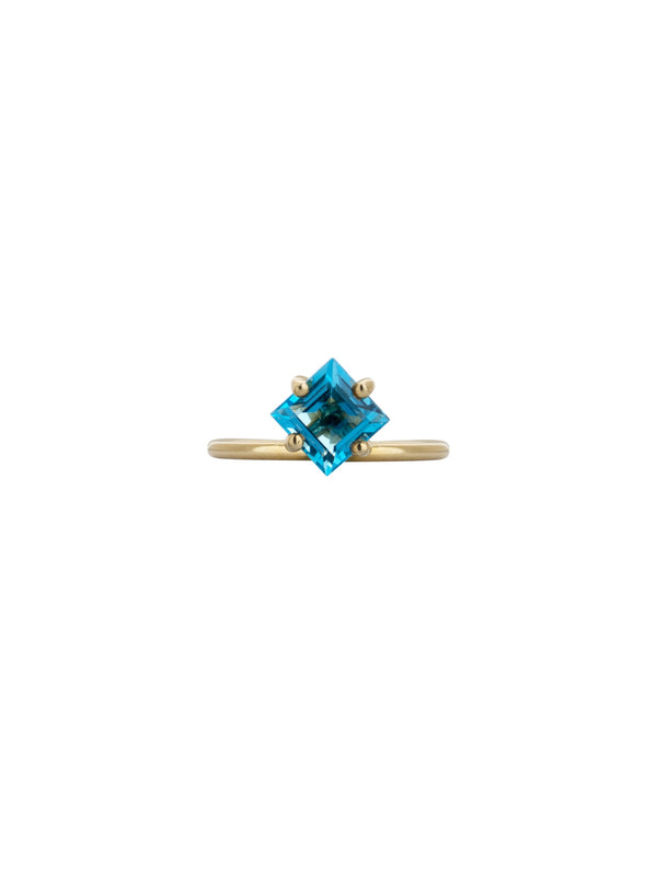 Signature Square Ring in 9K yellow gold with a square-cut blue topaz by Nayestones, Belgian Fine Jewelry.  Nayestones