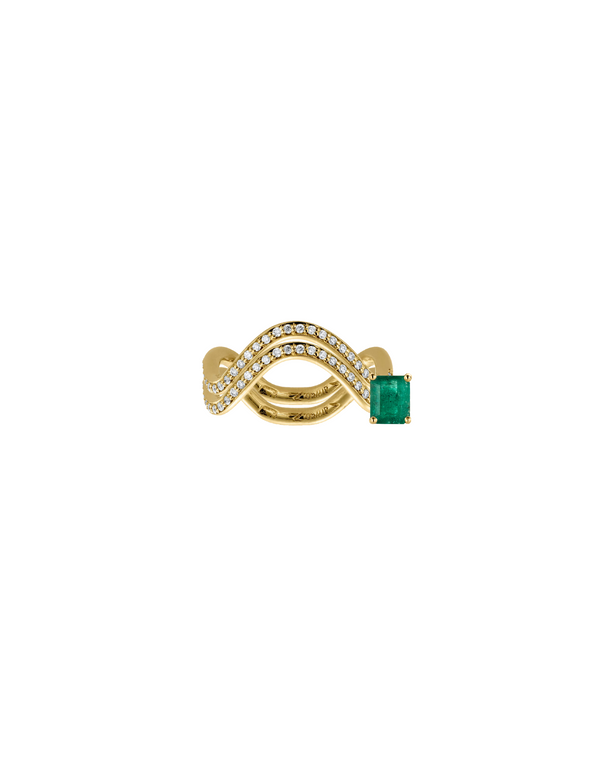 Petite comete wedding and engagement ring in 18k yellow gold and a baguette cut emerald and double pavé diamonds by Nayestones, Belgian creative jewelry.  Nayestones