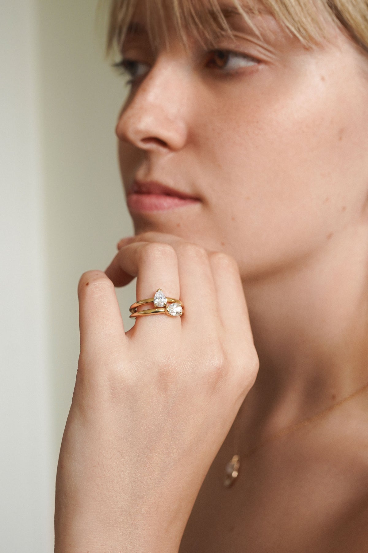 Moon Solitaire Engagement Ring in 18K yellow gold with a horizontal pear-cut 0,75 carats white diamond by Nayestones, Belgian Fine Jewelry. 
