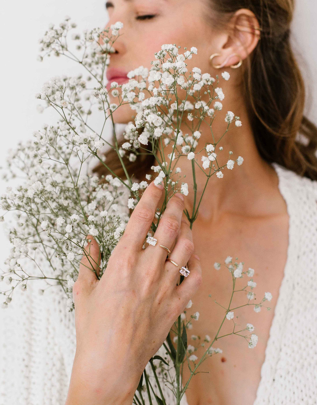 Model Wearing two signature octogone engagement ring in amethyst and whit e topaz by Nayestones, Belgian Fine Jewelry. 
