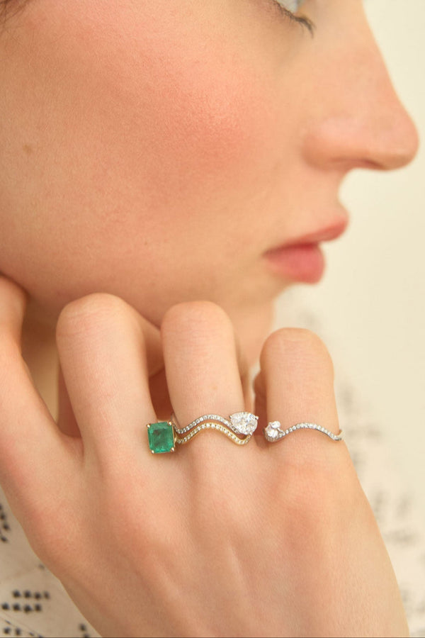 PETITE COMETE EMERALD PAVÉ RING Nayestones