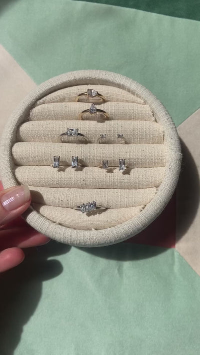 A selection of non-conventional and minimalist engagement rings in 18 carats gold and diamond to wear on your wedding day and the rest of your life. Made in Antwerp, Belgium
