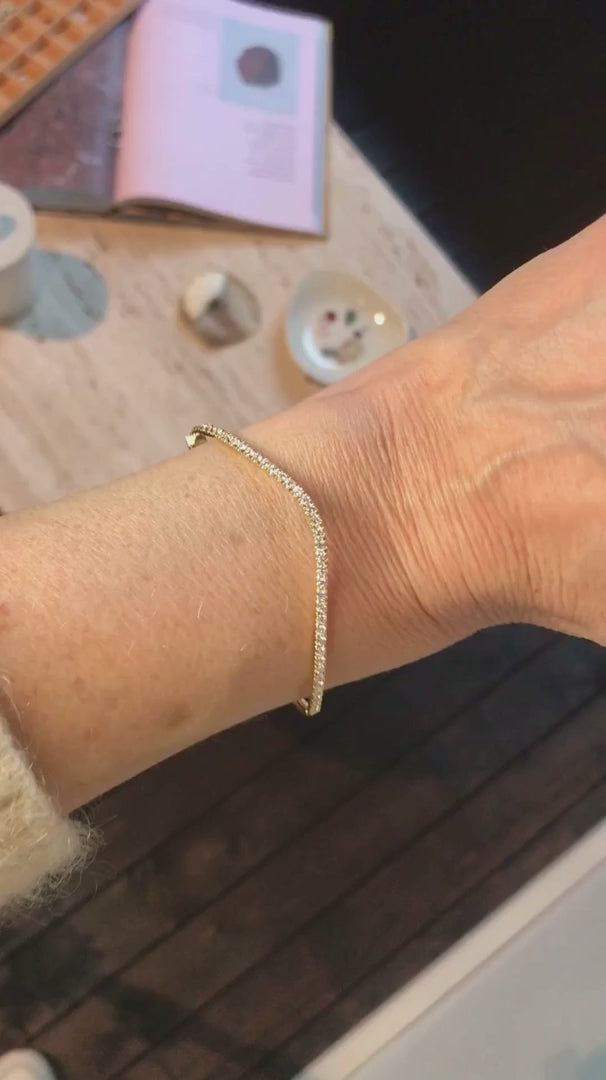 Petite Comete Diamond Bracelet in 18k yellow gold by Nayestones Belgian fine Jewelry.
