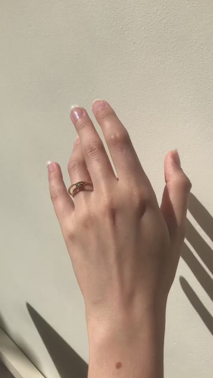 Moon Ellipse solitaire gold ring in sustainable 18K gold, featuring a stunning 0.25ct white Diamond. Its minimalistic design evokes a shooting star above the moon