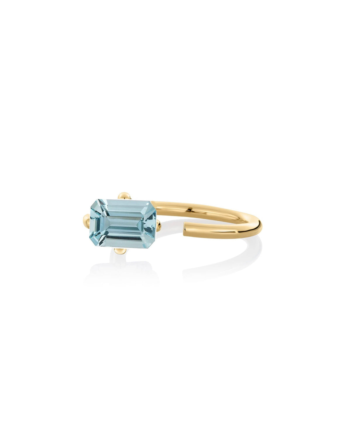 Signature Octogone engagement ring in 9k yellow gold with an octagon-cut aquamarine by Nayestones, Belgian Fine Jewelry.