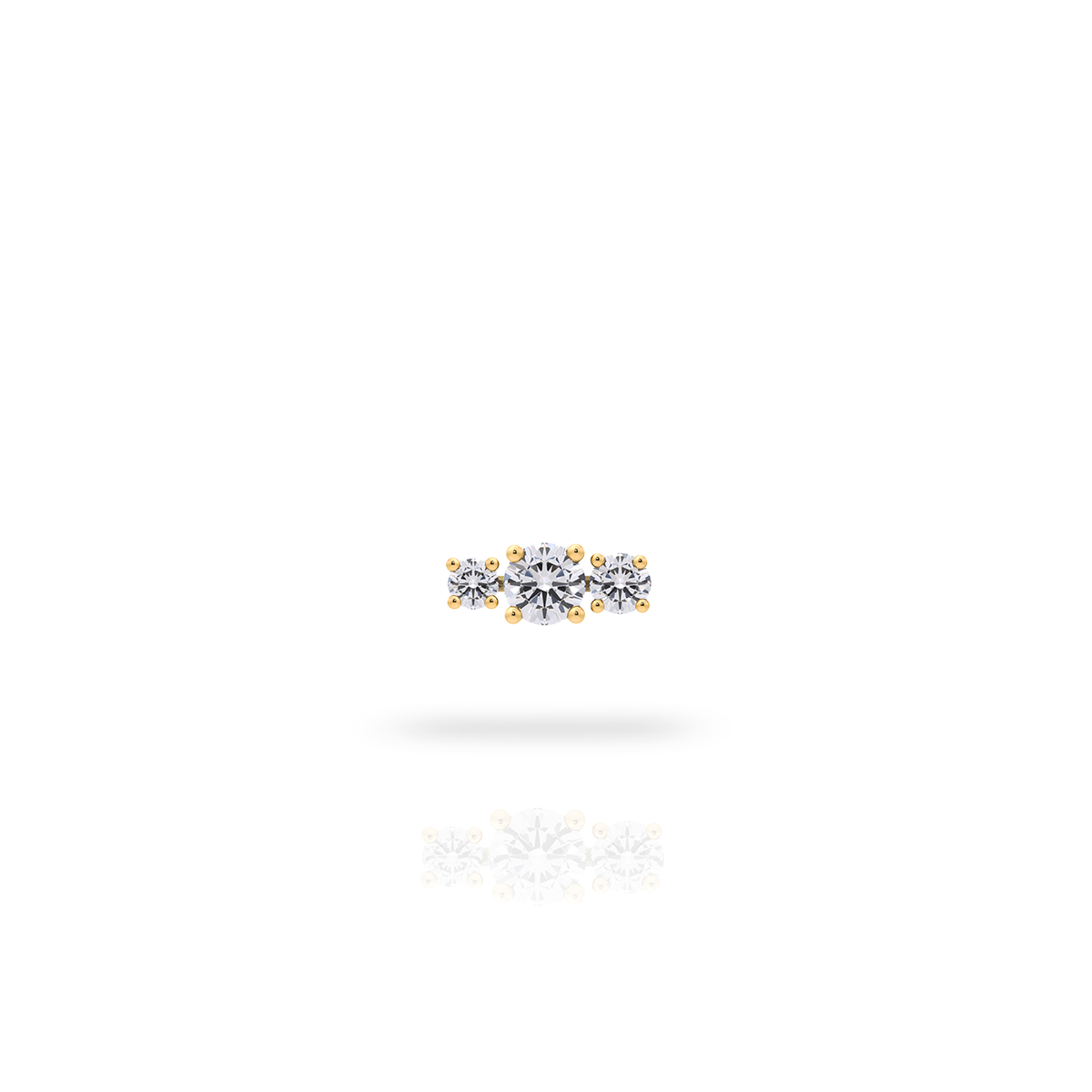 Trilogy earring in 18K yellow gold with a 0.25 carat center diamond stone and two smaller diamonds on the sides, on a white background. By Nayestones, Belgian fine jewelry brand.