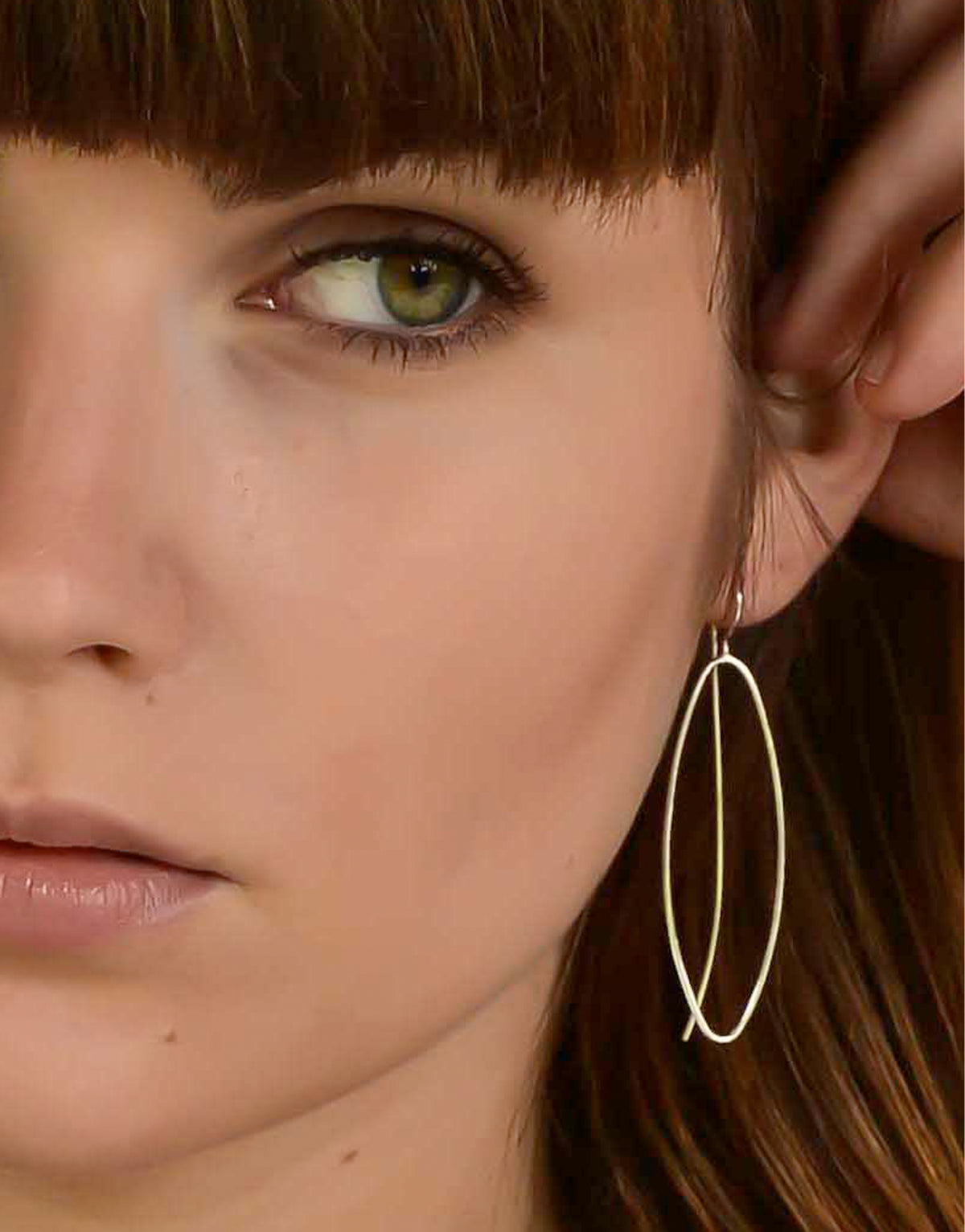Amande Earrings in 925 silver by Nayestones, Belgian fine jewelry.