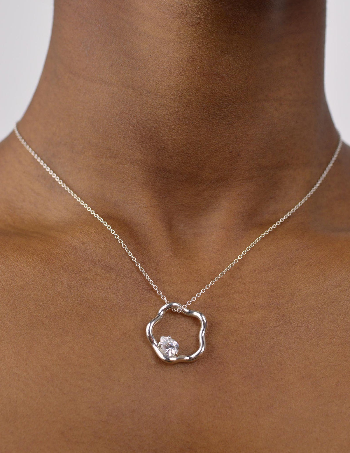 Petite comete necklace by Nayestone, featirng white stone - 