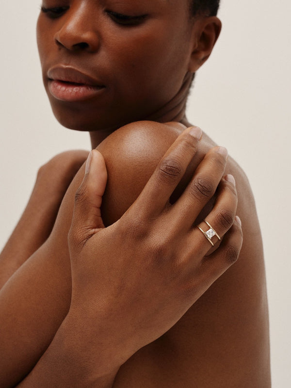 Double C engagement ring in 18k yellow gold Ring with princess cut diamond by Nayestones, Belgian Fine Jewelry. Nayestones
