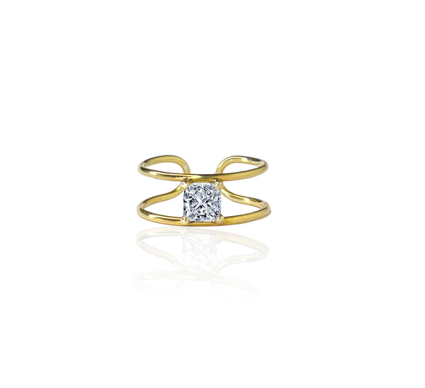 Double C engagement ring in 18k yellow gold Ring with princess cut diamond by Nayestones, Belgian Fine Jewelry. Nayestones
