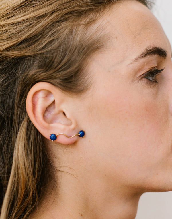 Eloise Earring in 18k yellow gold and Lapis Lazuli stones by Nayestones, Belgian fine jewelry.  Nayestones