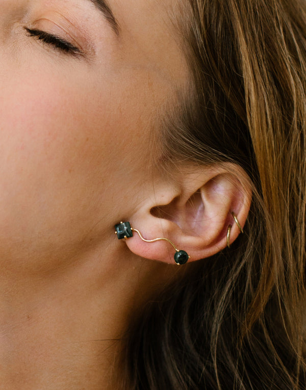 Eloise Earring in 18k yellow gold earring with 2 malachite stones by Nayestones, Belgian fine jewelry. Nayestones