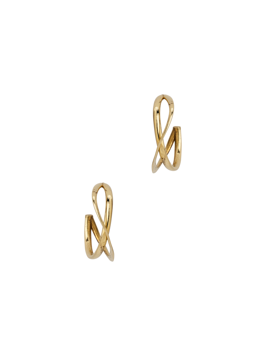 Nayestones' sustainably crafted 14K or 18K Gold Earring, 1.4cm in diameter with a butterfly closure, sold individually. Versatile design suitable for wearing as a pair or a mono earring, meticulously crafted in Antwerp with creative flair.