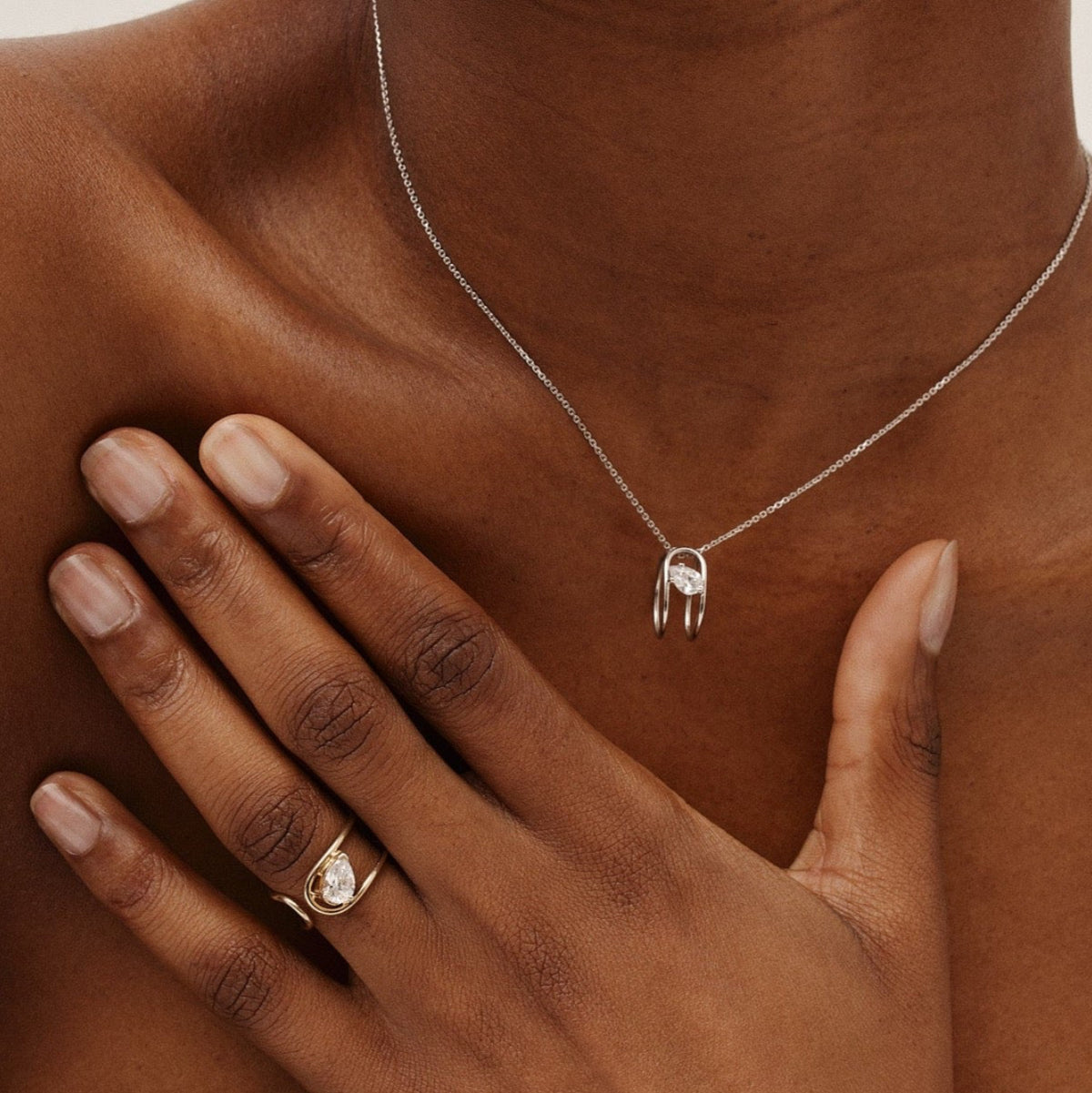 Double c - 18K recycle gold - 0.25 carats pear cut  white diamond  Chain length : 40cmm