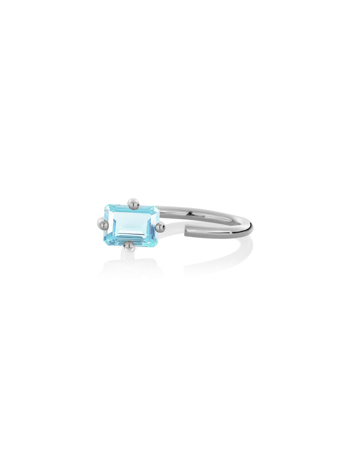 Octogone Ring in 9K white gold with an octagon cut sky blue topaz by Nayestones, Belgian fine jewelry. 