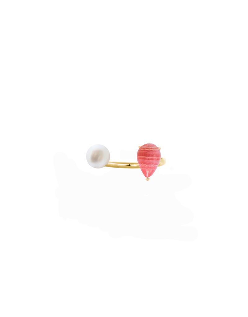 Double Pear Pearl Ring in 9K yellow gold with a pear-cut rhodochrosite stone and a pink freshwater pearl by Nayestones, Belgian fine jewelry. Nayestones