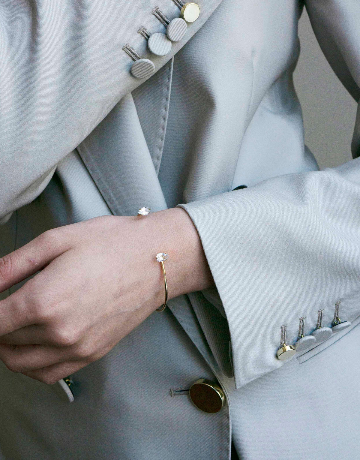 Double C Bracelet in 9K yellow gold with a pear-cut white topaz stone by Nayestones, Belgian fine jewelry. 