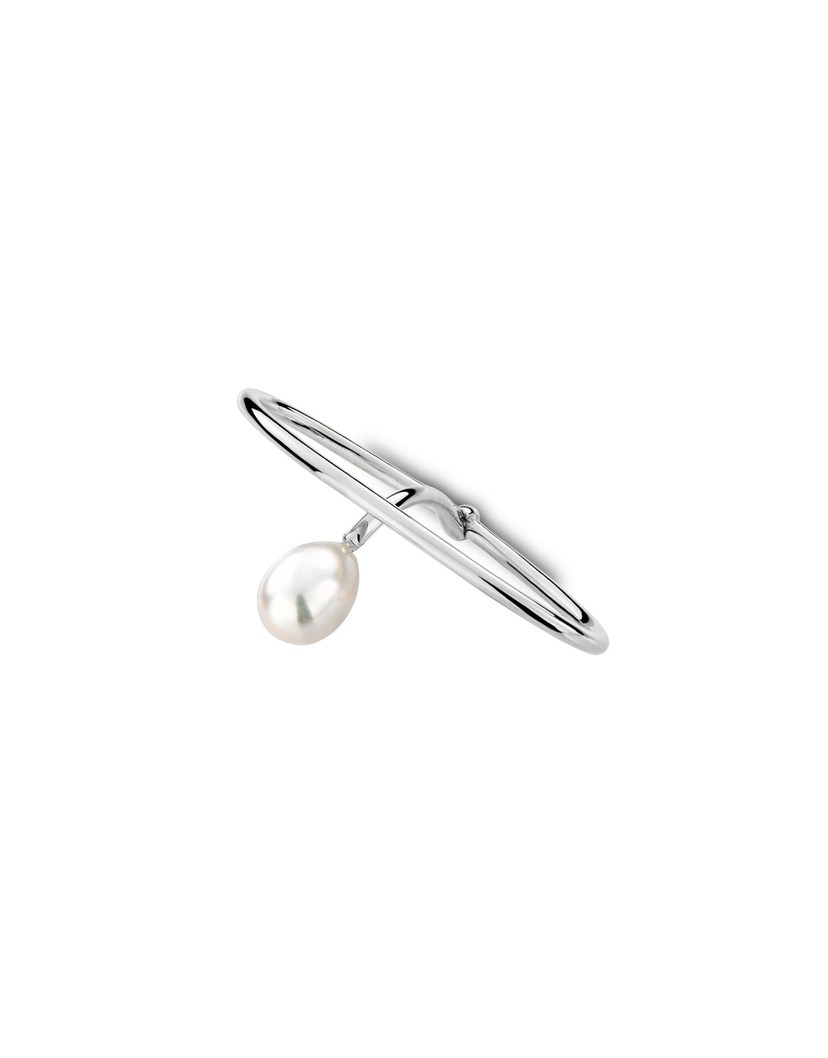 Julia Double ring in 9K white gold with a pearl between the fingers by Nayestones, Belgian fine jewelry.