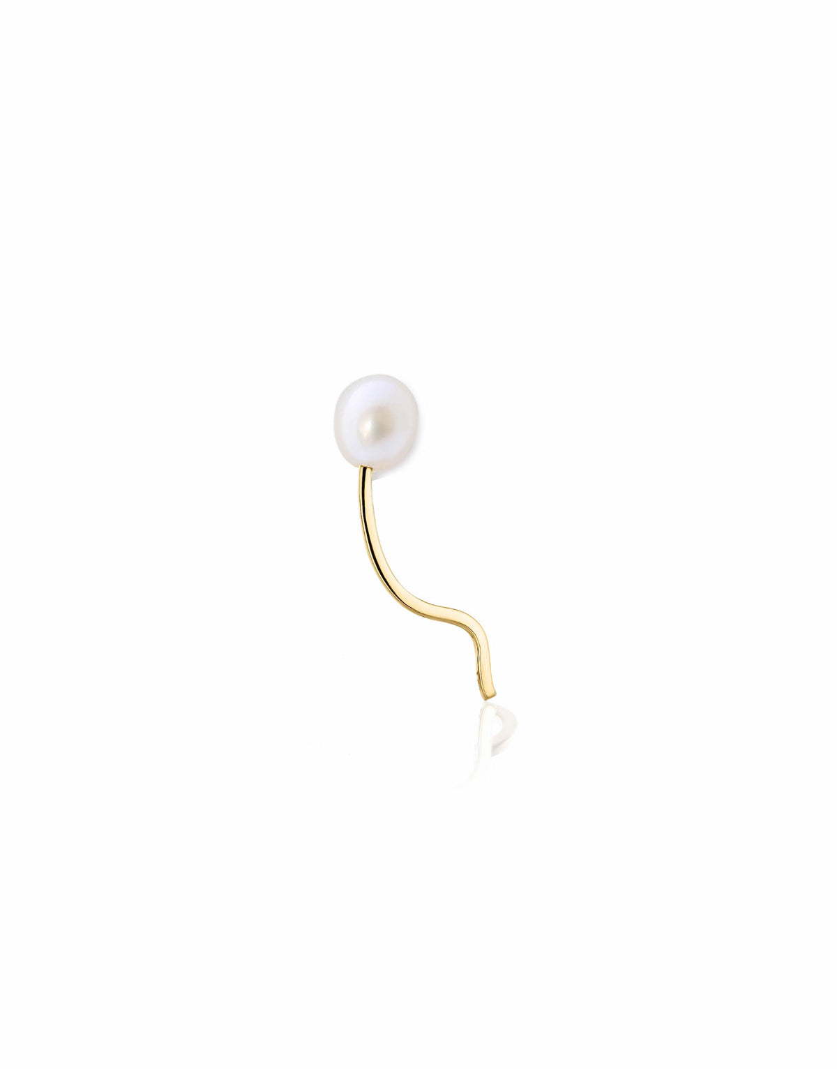 Lina Big Earring in 18K yellow gold with a pearl by Nayestones, Belgian fine jewelry. 